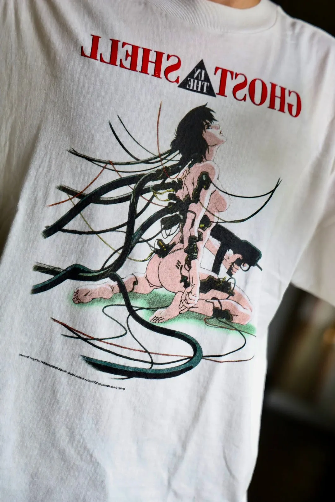 SAINT Mxxxxxx x GHOST IN THE SHELL ' GITS ' SS TEE/WHT Classic Big IP Ghost in the Shell co-branded Suzi Charge/Suzi Character TEE Off-white S-XL Cylindrical side seamless fabric 220g high gram weight OE yarn ⚠️Note: It is almost meaningless if it is not a cylindrical fabric Customized joint main mark/joint wash mark/little angel anti-counterfeiting label Original factory level printing factory Top purchasing agent level